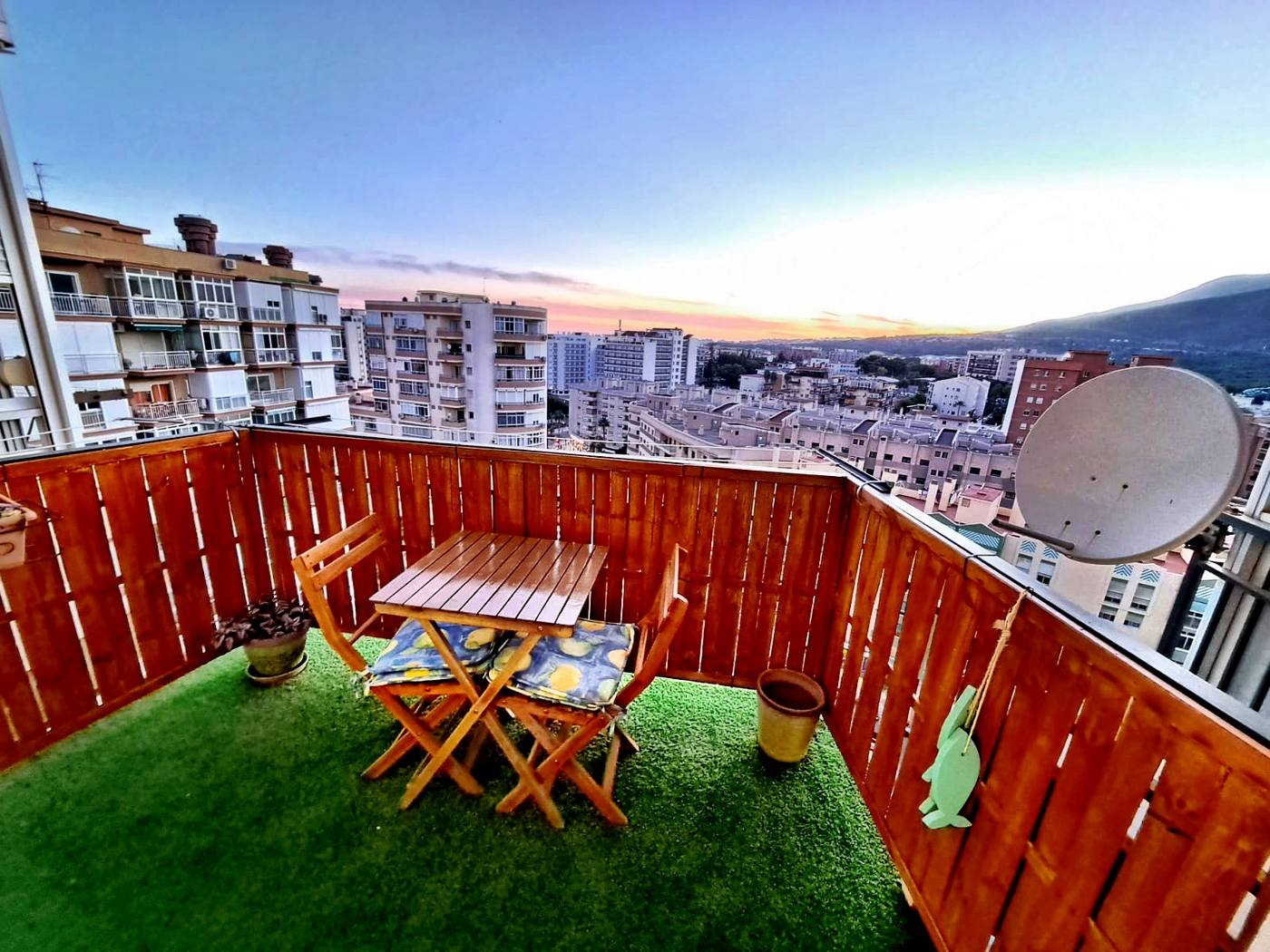 City Central terraza atardecer